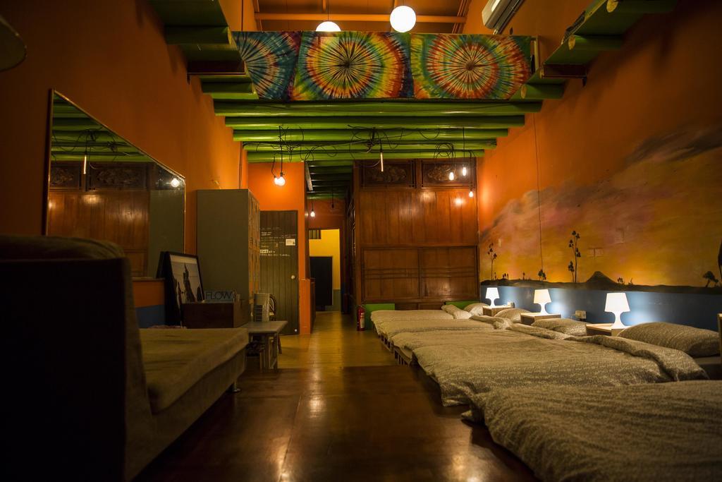 Rainbow Wave Surfing Hostel Hằng Xuân Cổ Trấn Phòng bức ảnh